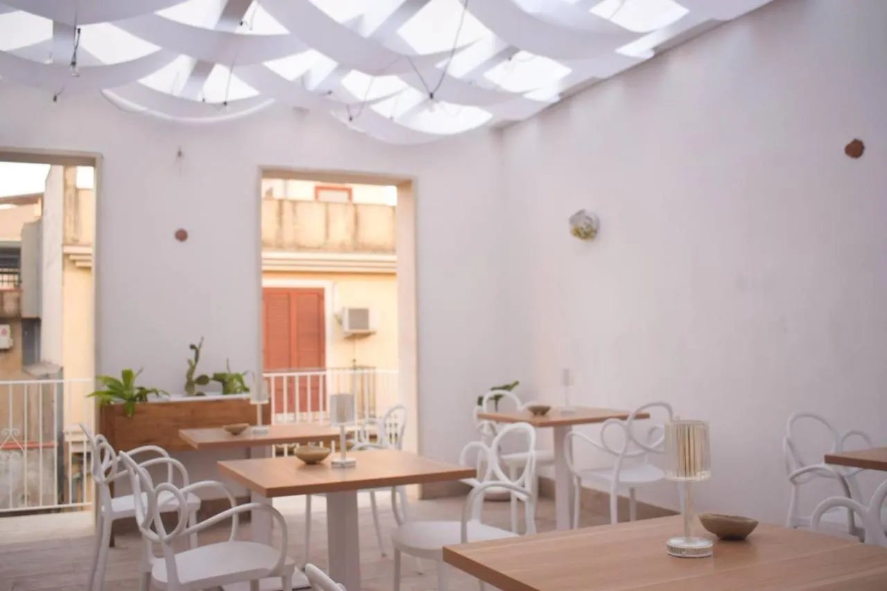 أفولا Yllen Rooms إيطاليا