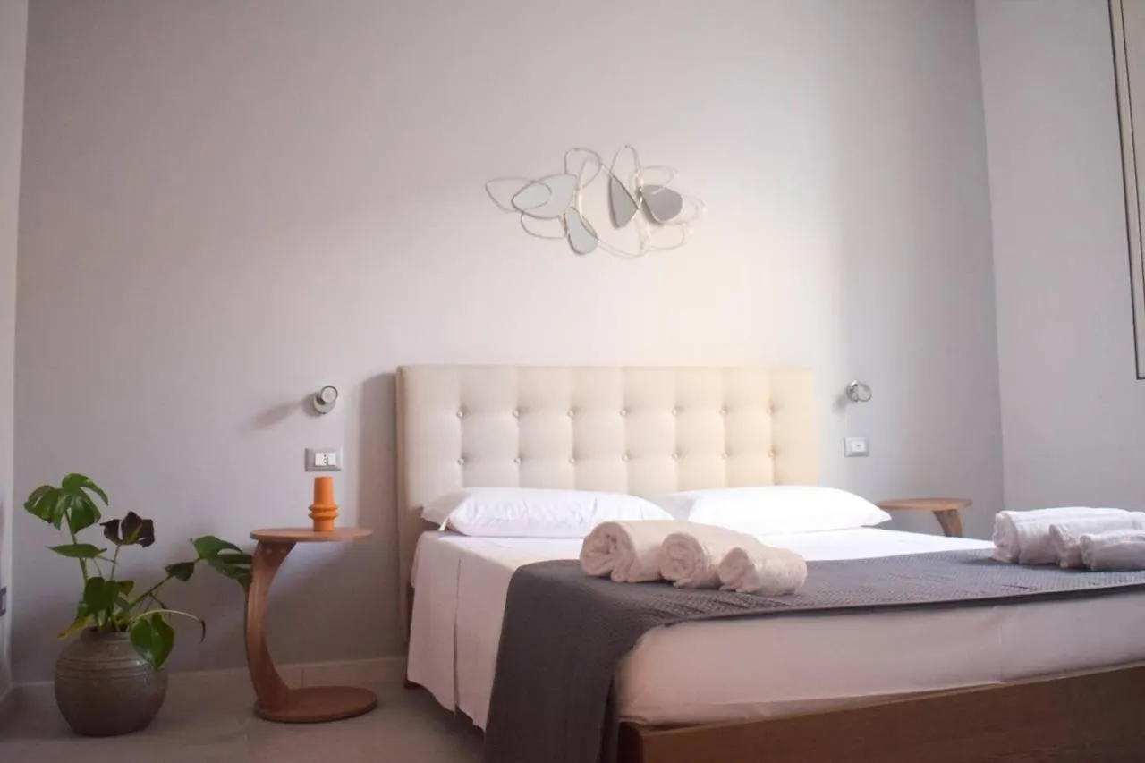 أفولا Yllen Rooms إيطاليا