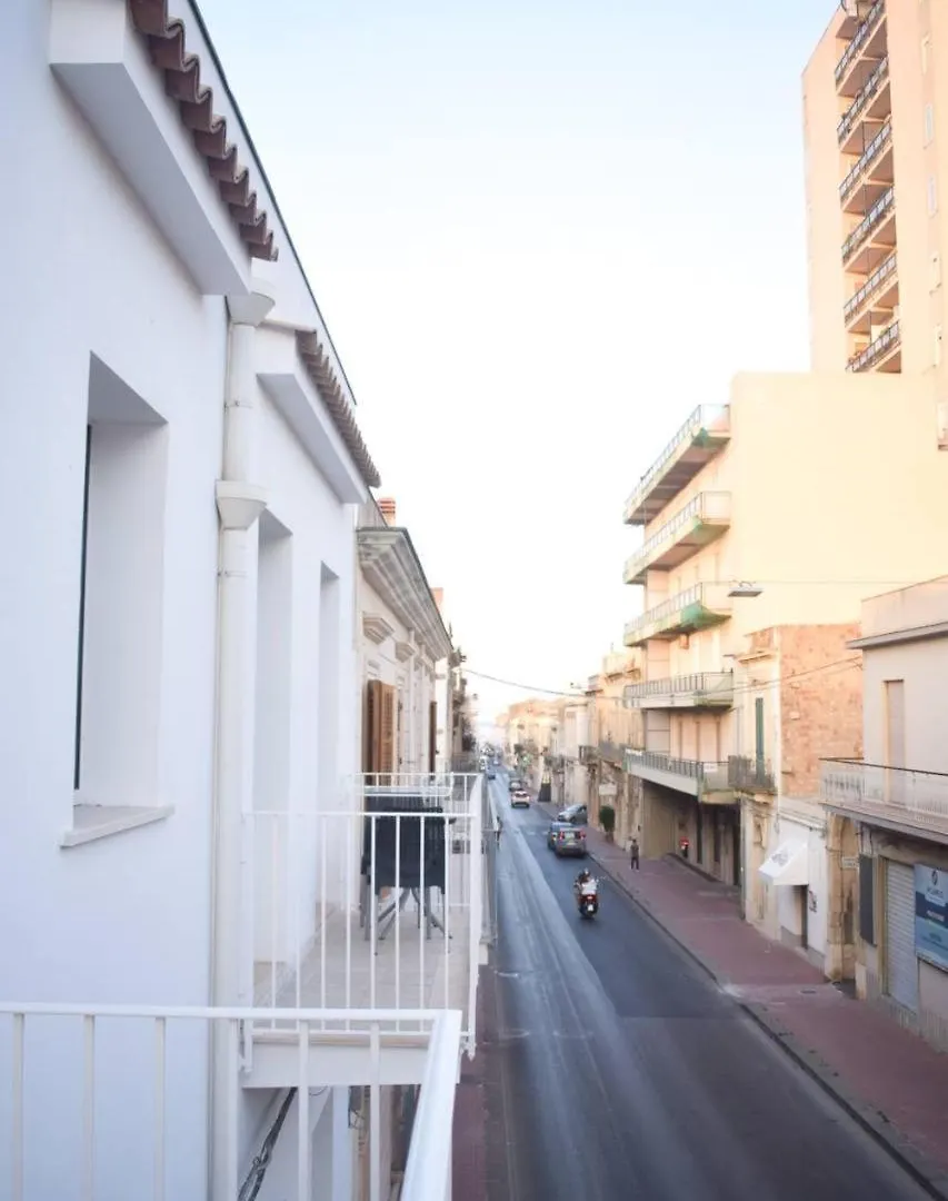 فندق مبيت وإفطار أفولا Yllen Rooms