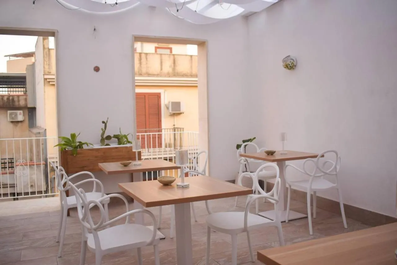 فندق مبيت وإفطار أفولا Yllen Rooms