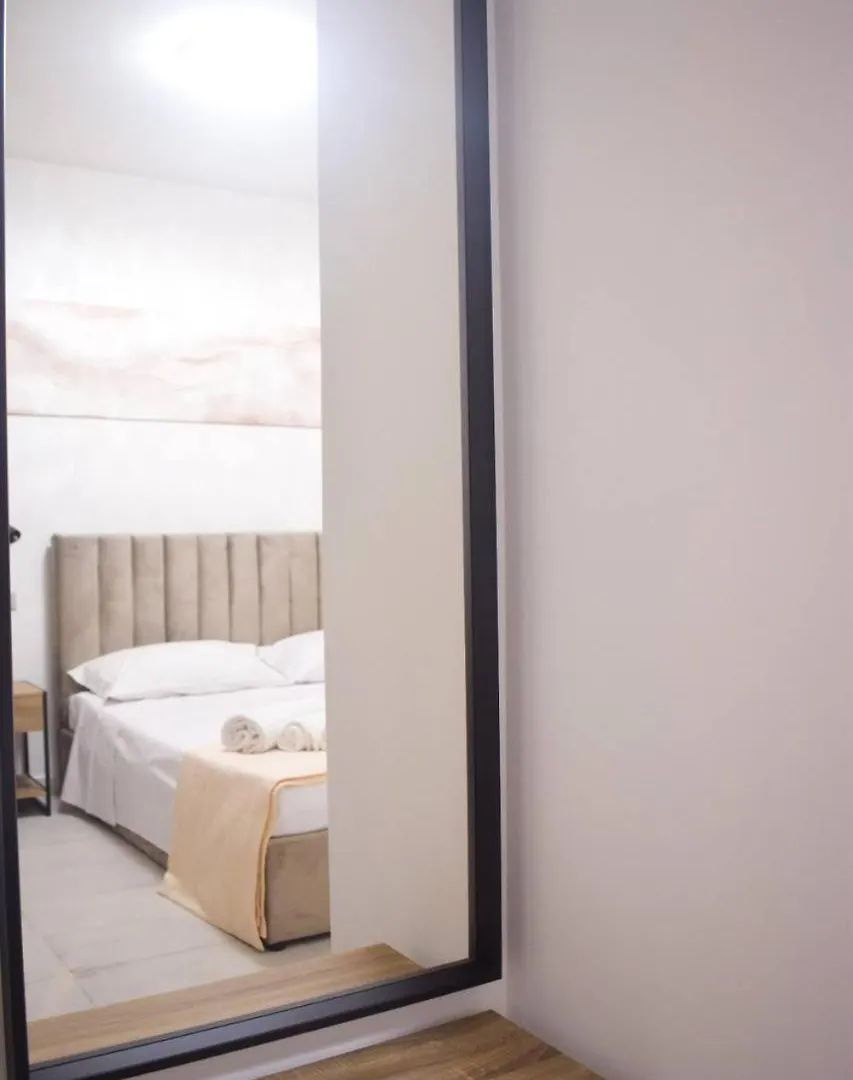 أفولا Yllen Rooms فندق مبيت وإفطار