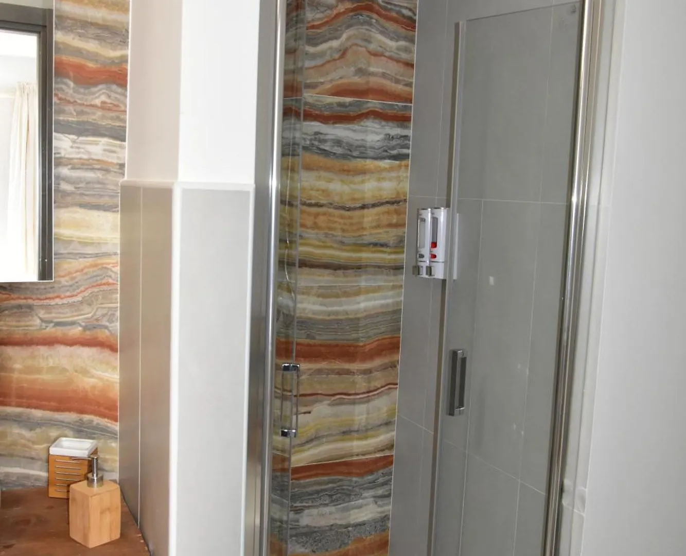 أفولا Yllen Rooms فندق مبيت وإفطار