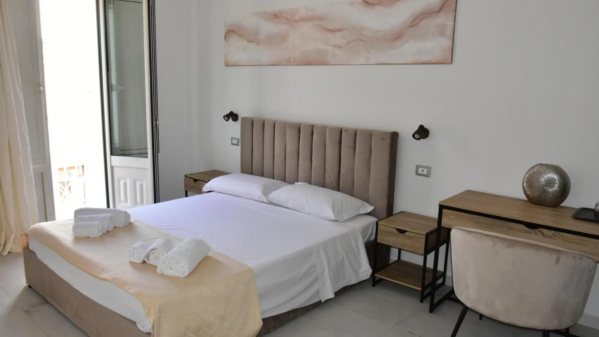 أفولا Yllen Rooms 0*,