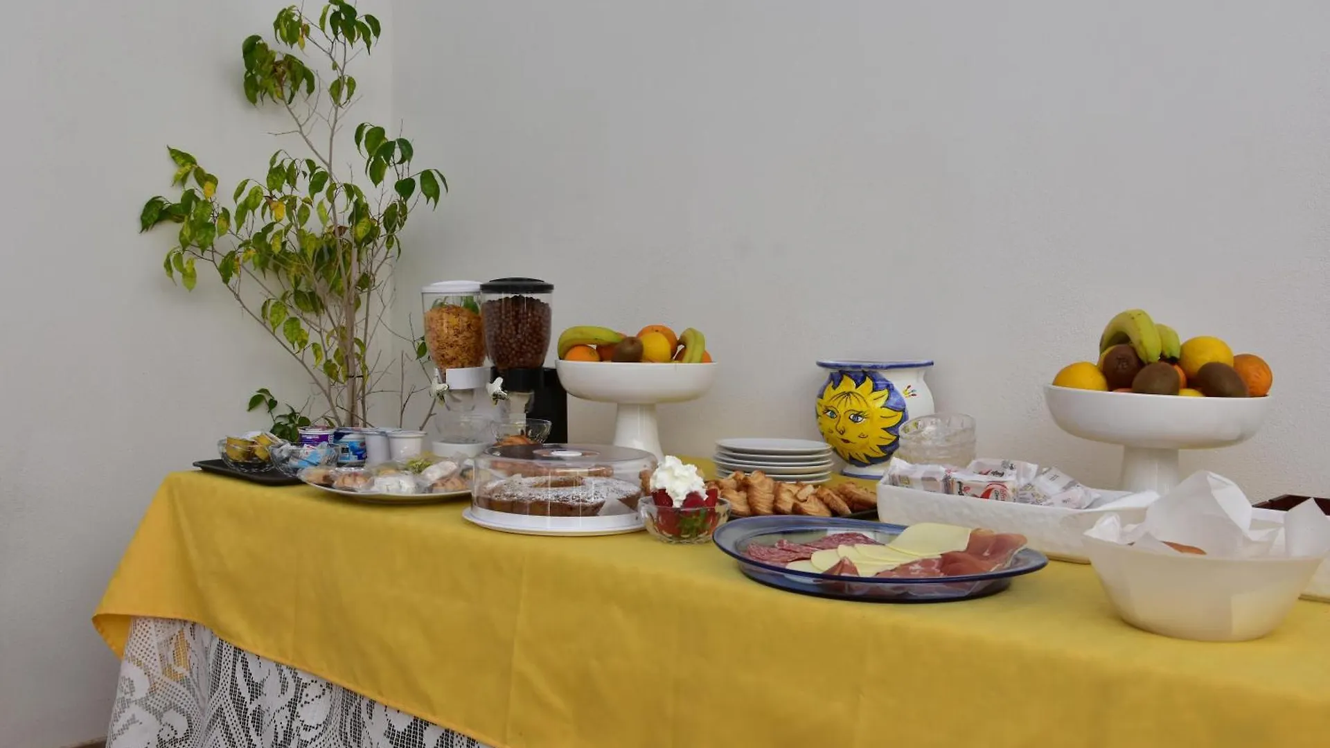 فندق مبيت وإفطار أفولا Yllen Rooms