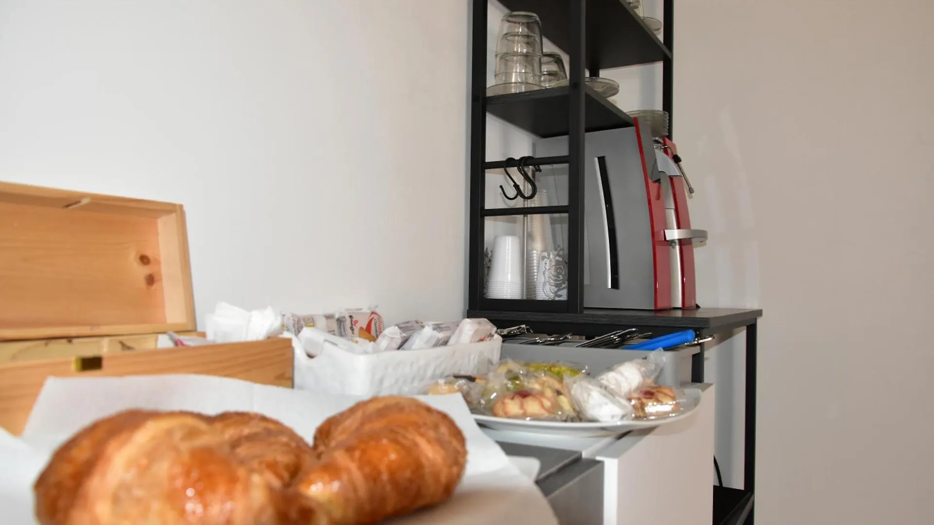 فندق مبيت وإفطار أفولا Yllen Rooms