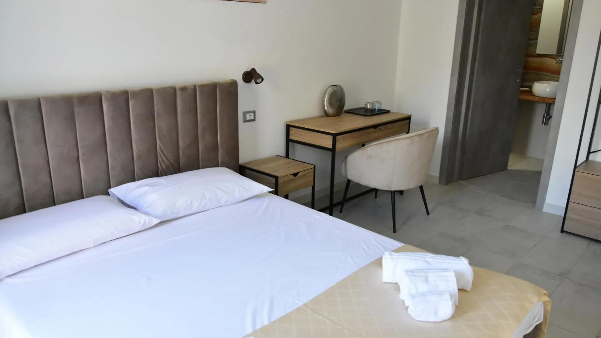 أفولا Yllen Rooms 0*,  إيطاليا